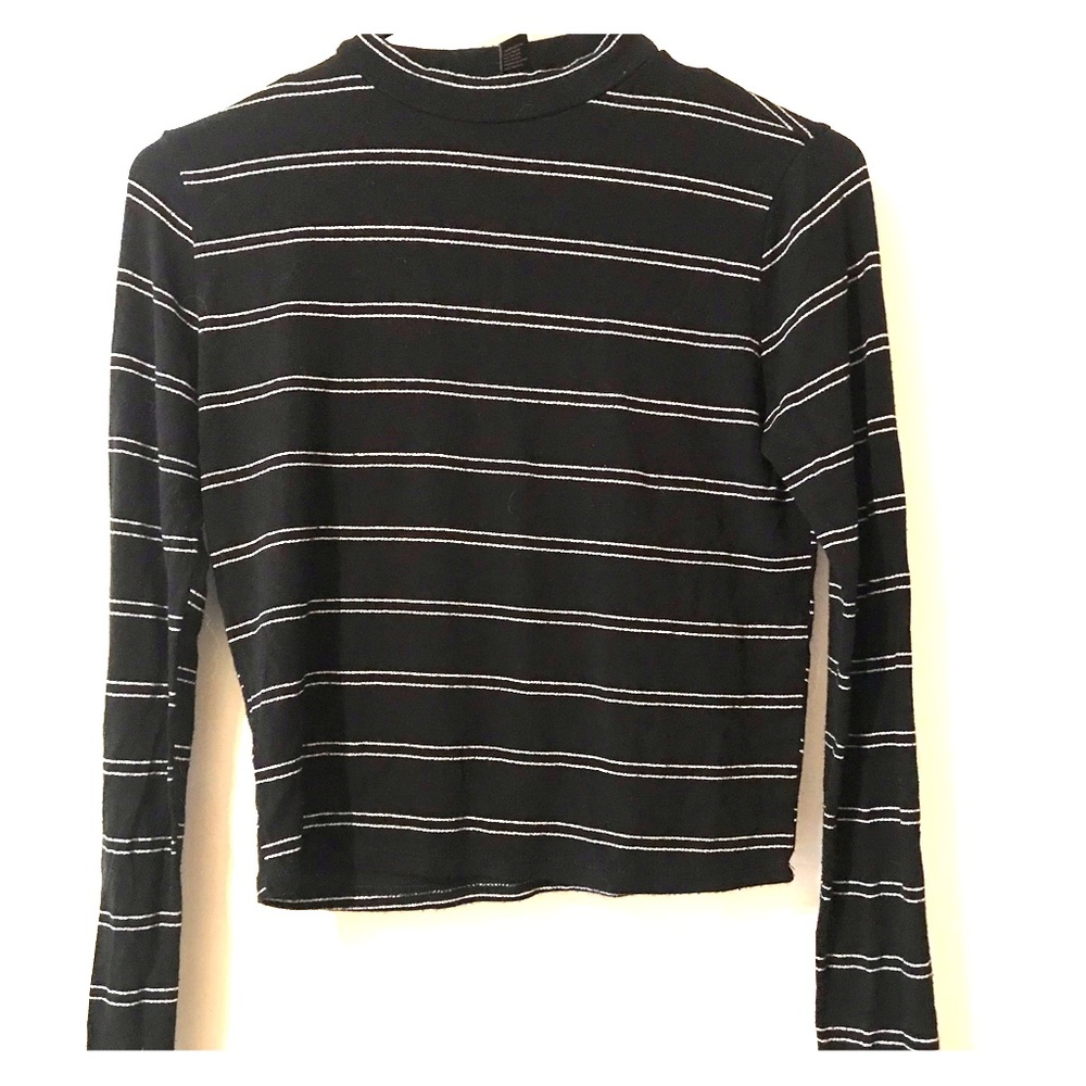 Black and White F21 Top